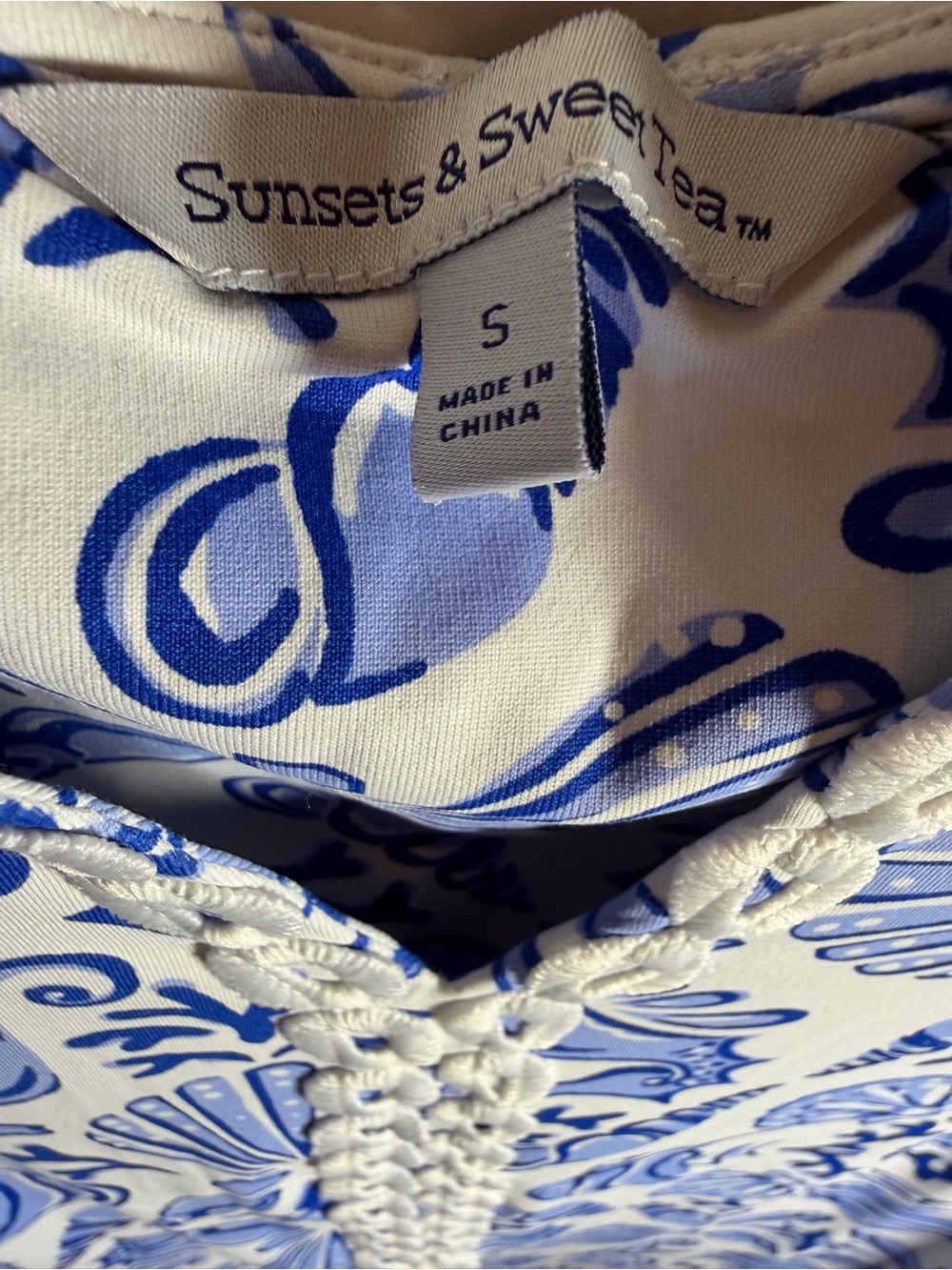 Sleeveless Blue & White Printed Shift Dress - Picture 7 of 7